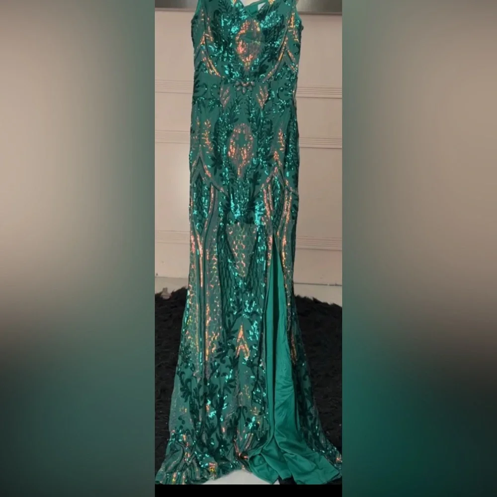 Emerald Green Sequin Gown - Picture 6 of 8